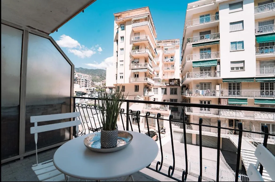 Sanny Apartment In The City Center Sanremo