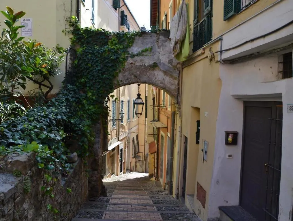 Sanny Apartment In The City Center Sanremo Italien