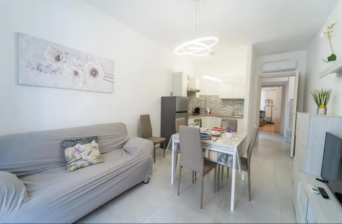 Sanny Apartment In The City Center Sanremo Italy