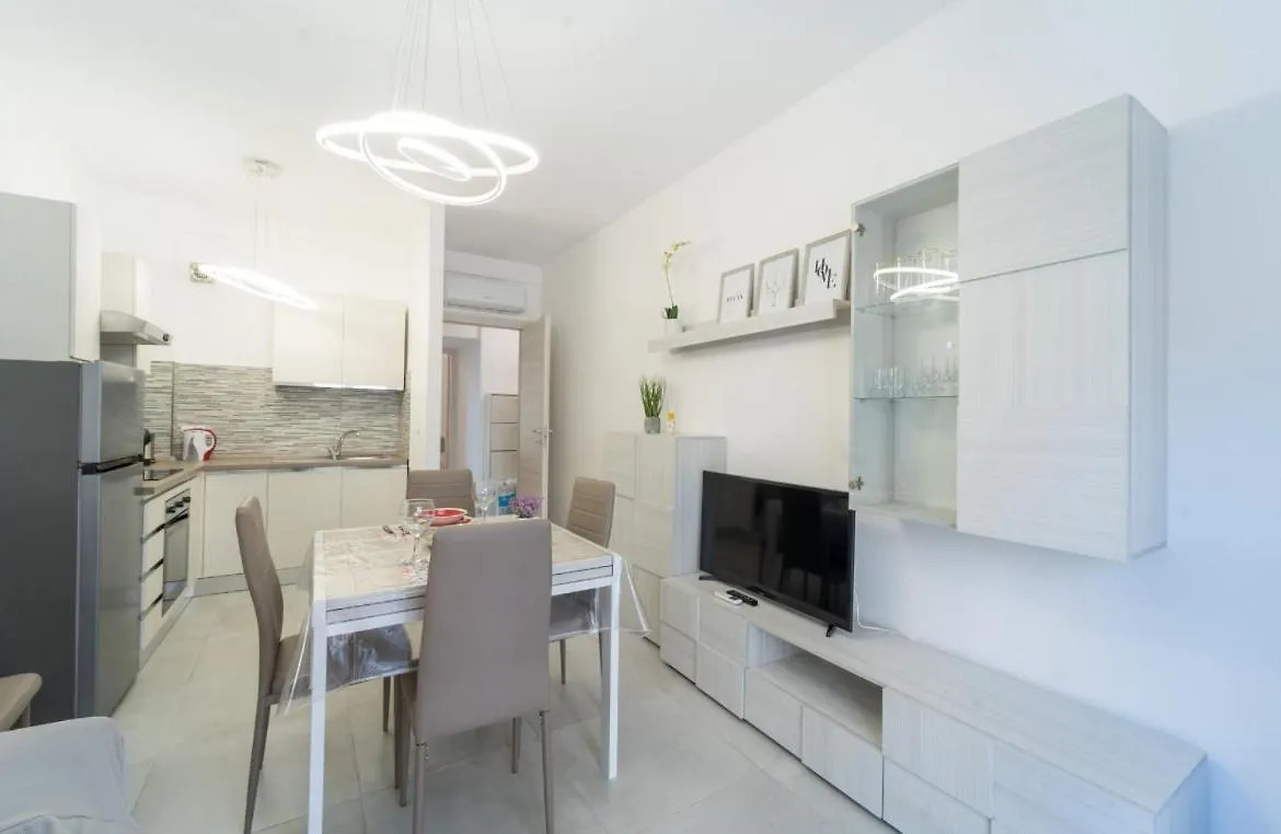 Sanny Apartment In The City Center Sanremo