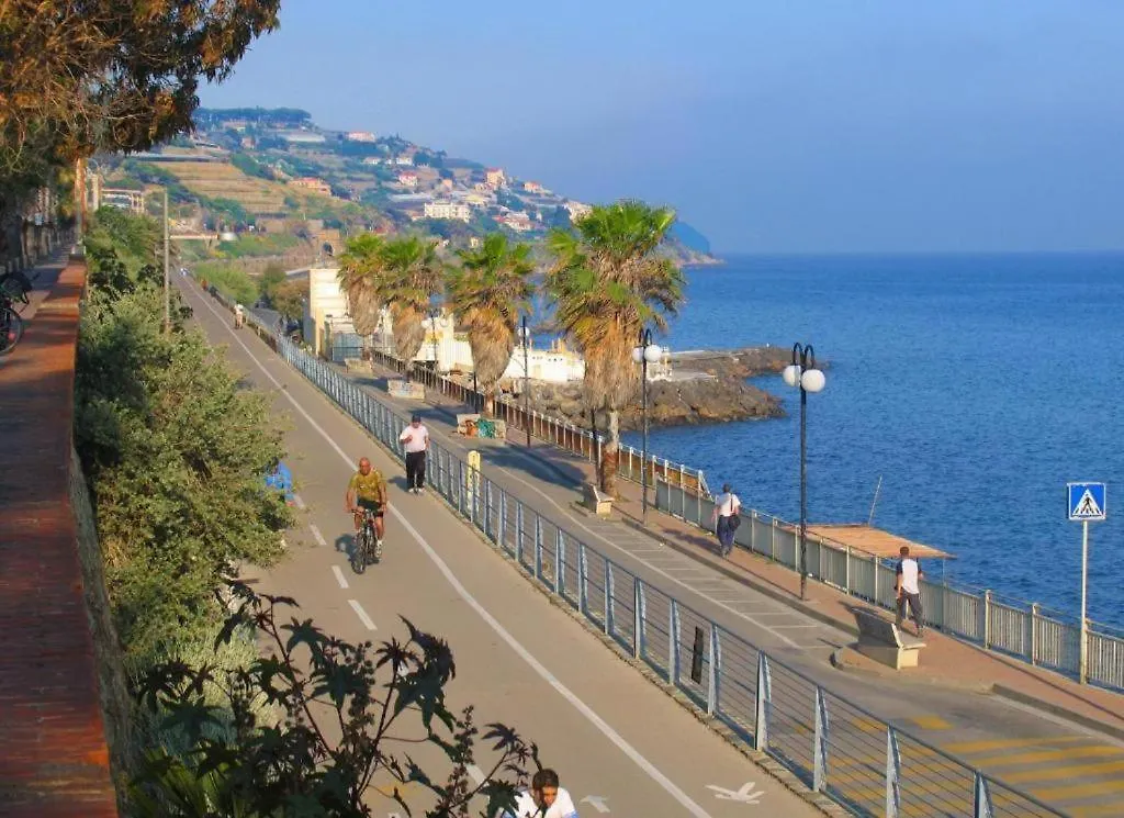 Sanny Apartment In The City Center Sanremo