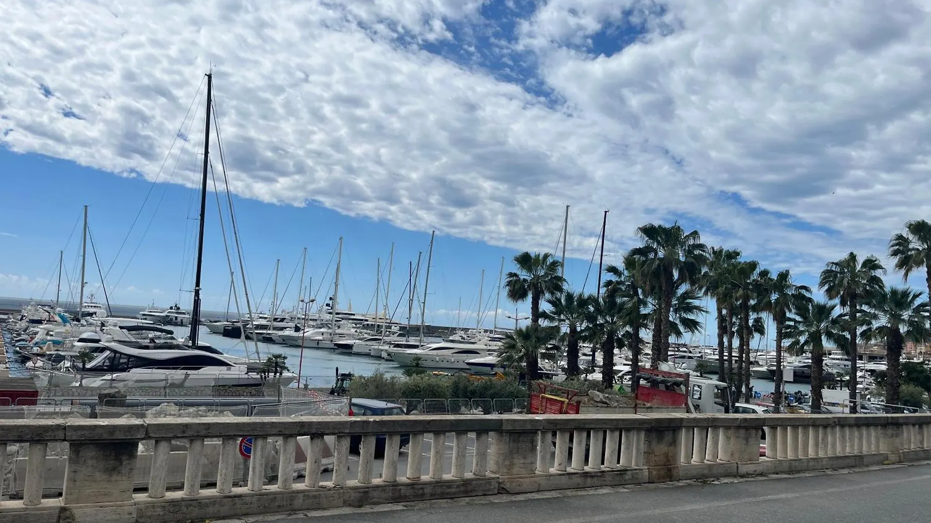 Sanny Apartment In The City Center Sanremo Italy